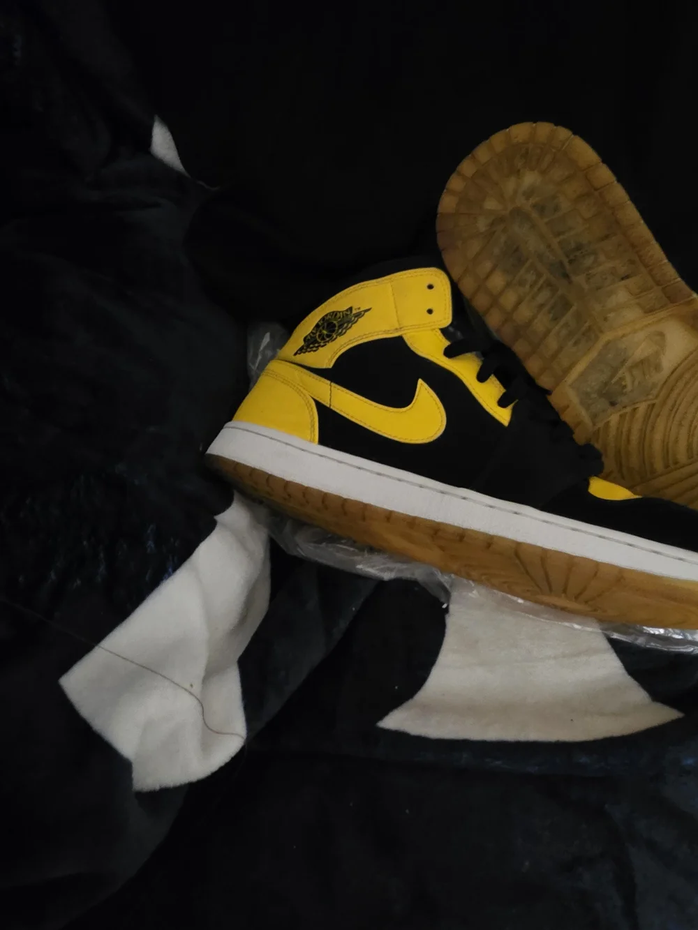 Nike Mens' Air Jordan 1 Mid - Black/Yellow